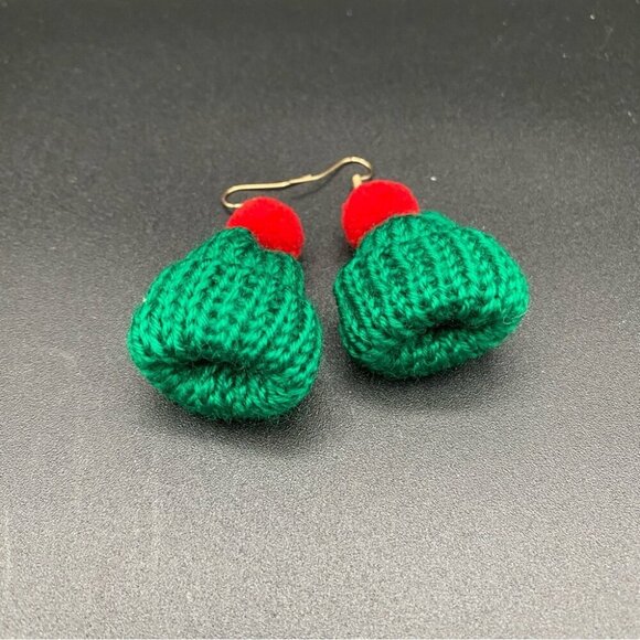 Hand knit Holiday Green and Red Adorable Winter Toque Hat Earrings - Picture 6 of 6